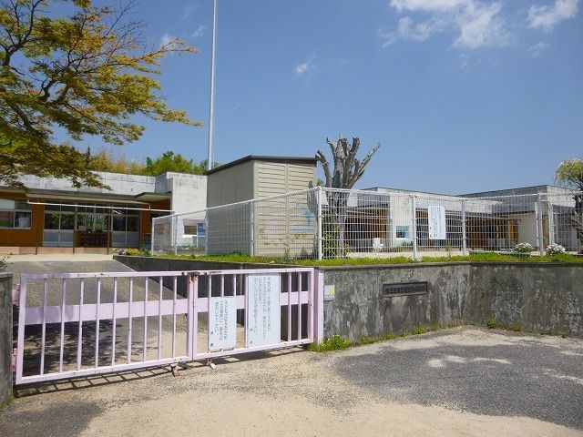 近くの高屋東保育所まで600m（徒歩8分）