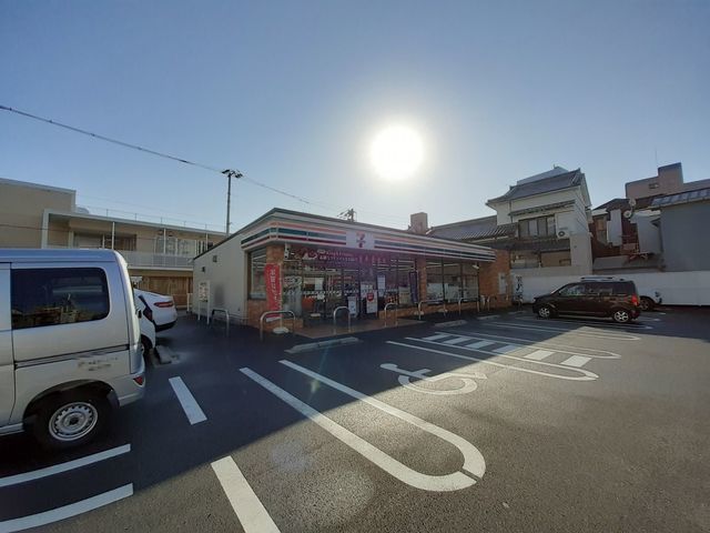 近くのセブン-イレブン 高知菜園場町まで550m（徒歩7分）