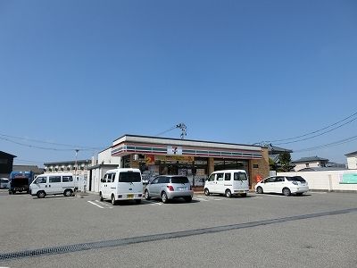 近くのセブンイレブン曽川店まで650m（徒歩9分）