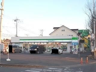 近くのファミリーマートまで500m(徒歩7分)