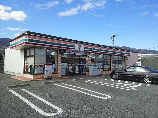 近くのセブンイレブン  箕輪中箕輪店まで700m（徒歩9分）