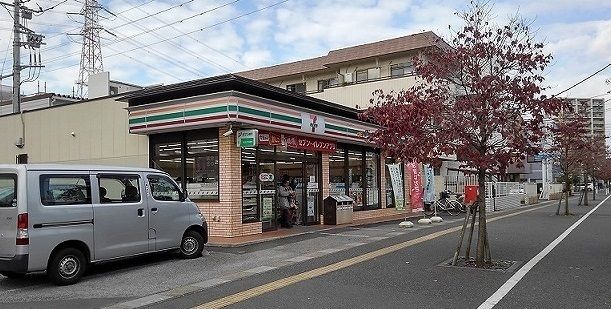 近くのセブンイレブン 東川口駅南口店まで450m（徒歩6分）