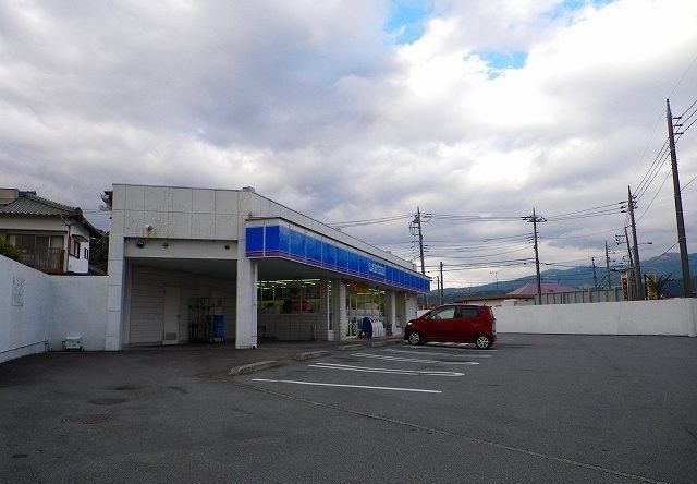 近くのローソン裾野御宿店まで1,300m（徒歩17分）
