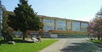 近くの滝川市立第二小学校まで1,100m(徒歩14分)