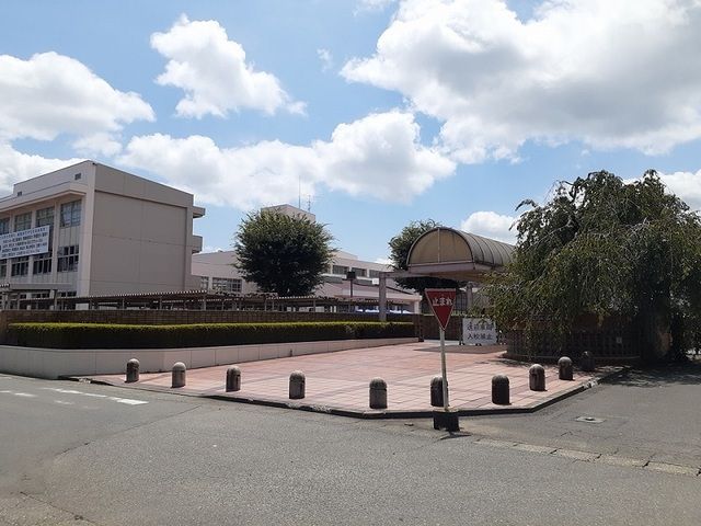 近くの桜ノ牧高等学校まで1,300m（徒歩17分）