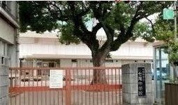 近くの七尾中学校まで750m（徒歩10分）