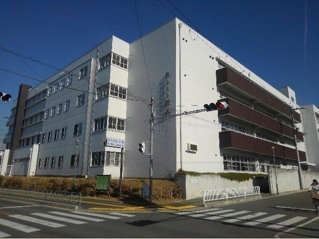 近くの図書館まで500m（徒歩7分）