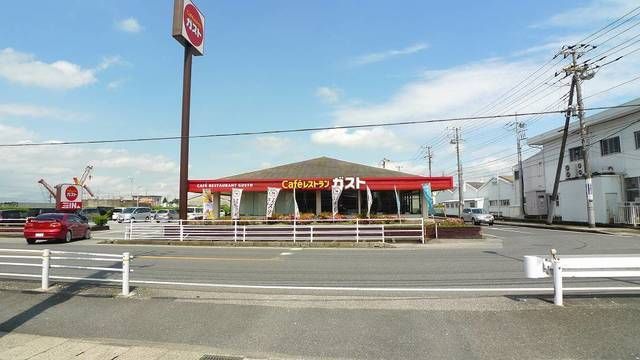 近くのガスト木更津北店まで300m（徒歩4分）