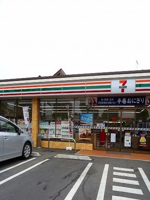 近くのセブンイレブン福生熊川神社前店まで350m(徒歩5分)