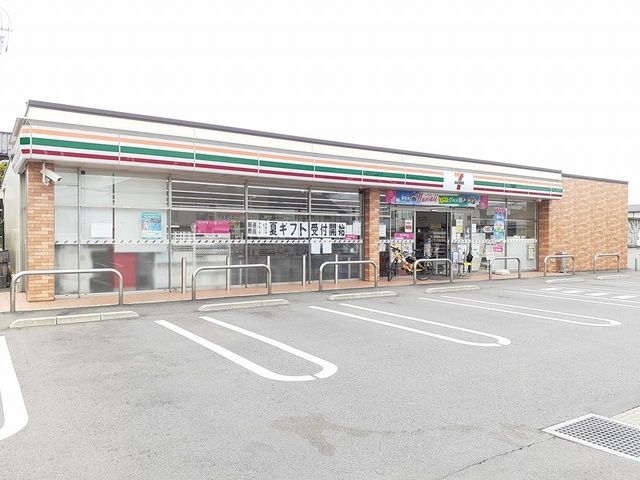 近くのコンビニまで530m（徒歩7分）