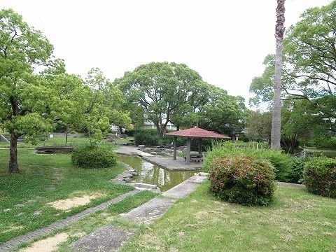近くの公園まで300m（徒歩4分）