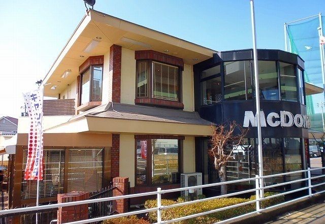 近くのマクドナルドまで1,300m（徒歩17分）