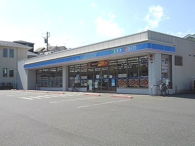 近くのローソンまで775m（徒歩10分）
