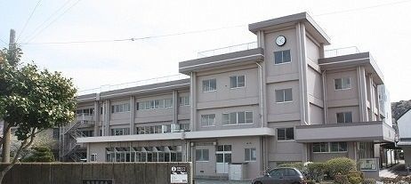 近くの城北小学校まで543m（徒歩7分）