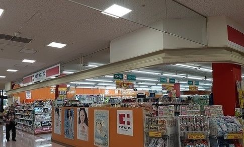 近くのココカラファイン様まで230m(徒歩3分)