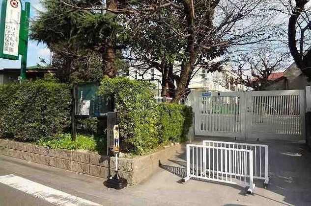 近くの小城幼稚園まで600m(徒歩8分)