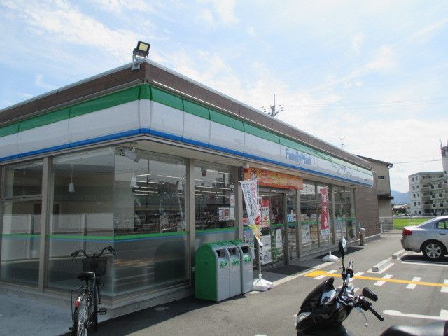 近くのファミリーマート王寺本町店様まで63m（徒歩1分）