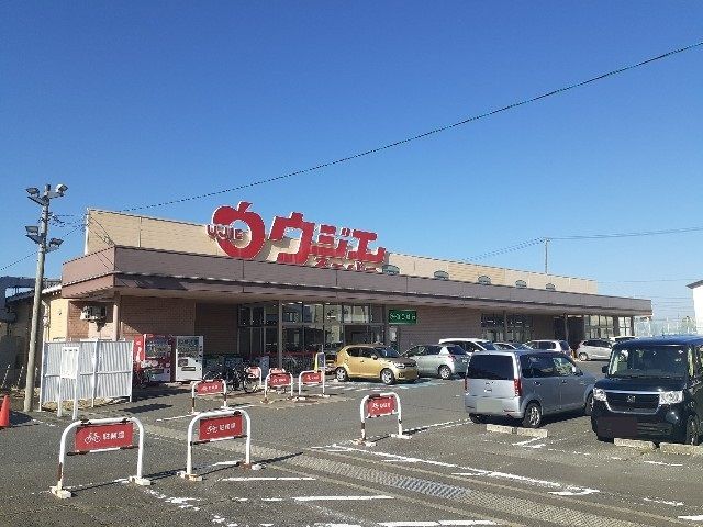 近くのウジエスーパー古川バイパス店まで1,400m（徒歩18分）