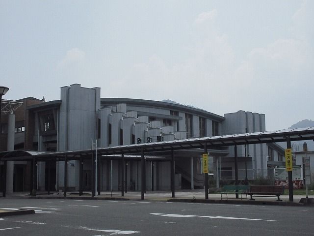 近くの多久駅まで750m（徒歩10分）