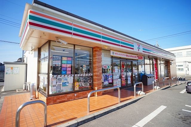 近くのセブンイレブン大泉仙石2丁目店まで500m(徒歩7分)
