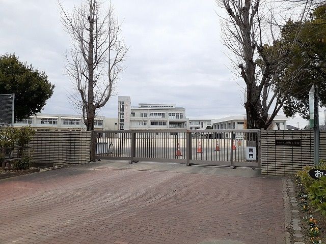 近くの西端小学校まで850m（徒歩11分）