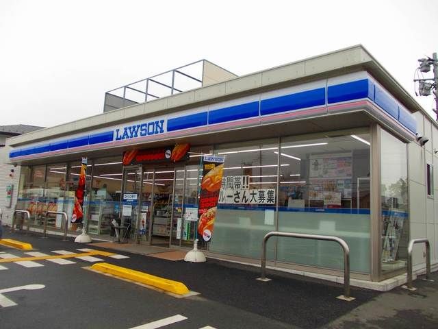 近くのローソン川島上伊草店まで500m（徒歩7分）