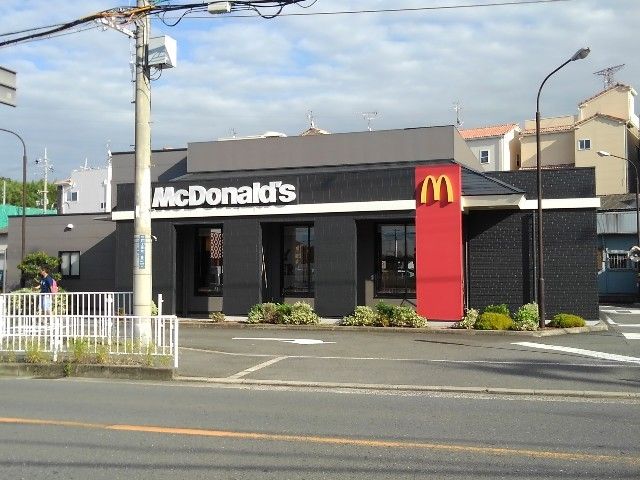 近くの飲食店まで400m（徒歩5分）