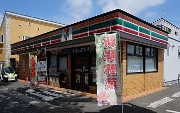 近くのコンビニまで450m（徒歩6分）