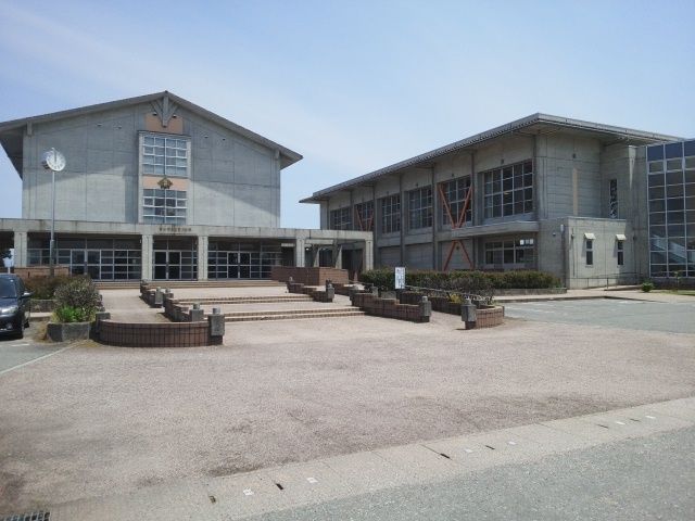 近くの宮野小学校まで1,700m（徒歩22分）