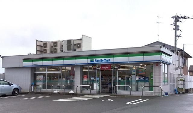 近くのコンビニまで400m（徒歩5分）