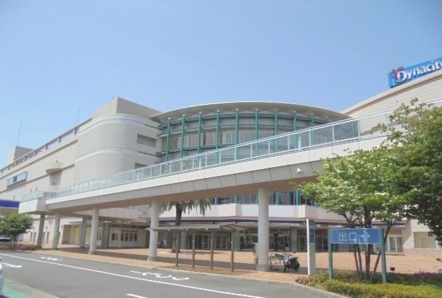 近くのダイナシティまで1,200m（徒歩15分）