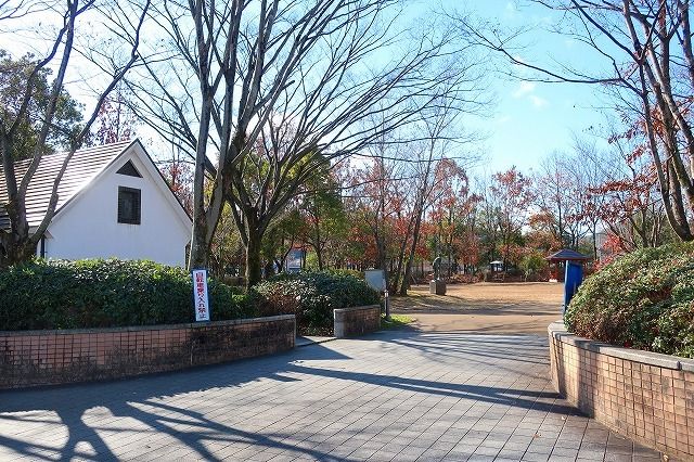 近くの公園まで550m（徒歩7分）