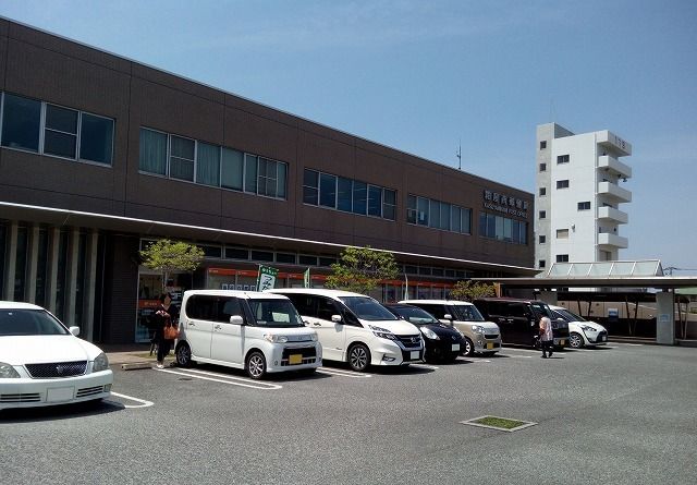 近くの粕屋郵便局まで300m（徒歩4分）