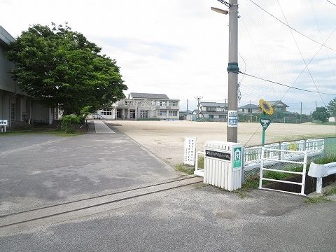近くの中野島小学校まで750m(徒歩10分)