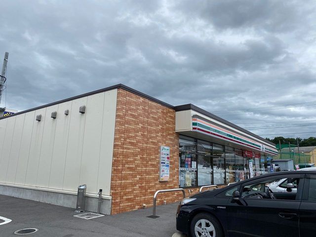 近くのセブンイレブン常田３丁目店まで750m（徒歩10分）
