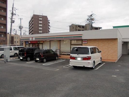 近くのセブンイレブン様まで220m（徒歩3分）