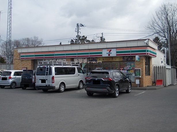 近くのセブンイレブン東神楽南1条店まで350m（徒歩5分）