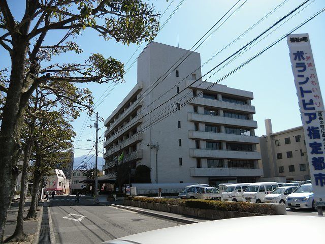 近くの西条市役所様まで2,000m（徒歩25分）