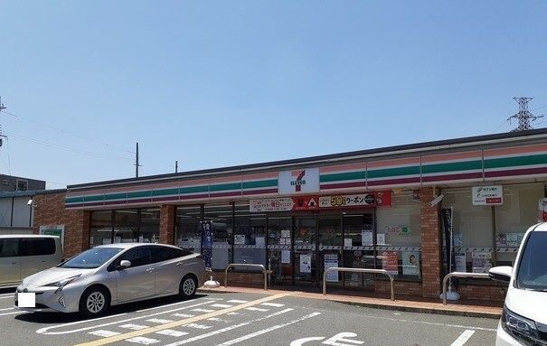 近くのセブンイレブン様まで800m（徒歩10分）