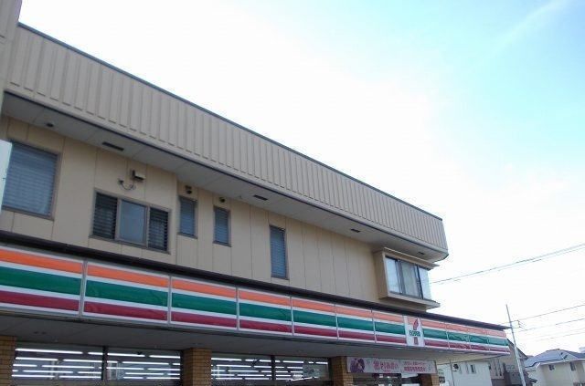 近くのセブンイレブン長泉下長窪店まで300m（徒歩4分）