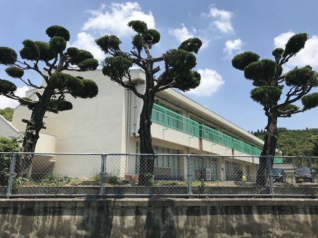 近くの池尻小学校まで800m（徒歩10分）