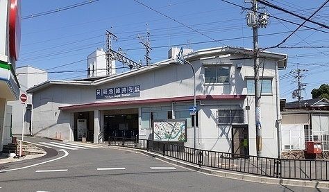 近くの阪急総持寺駅まで1,100m（徒歩14分）