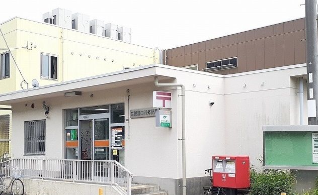 近くの高槻富田西郵便局まで550m（徒歩7分）