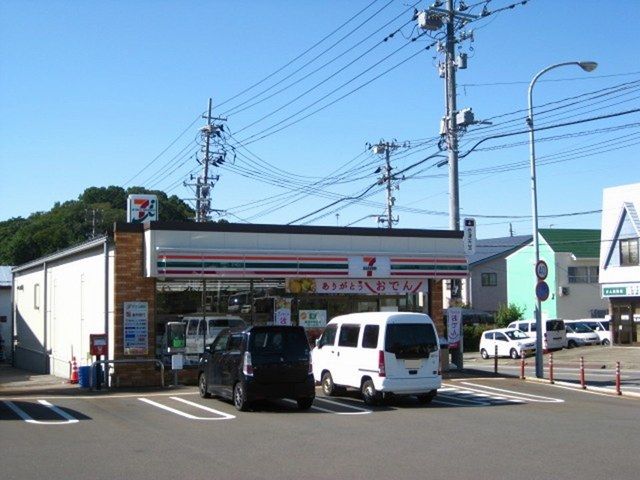 近くのセブンイレブン北滝沢2丁目店まで700m(徒歩9分)