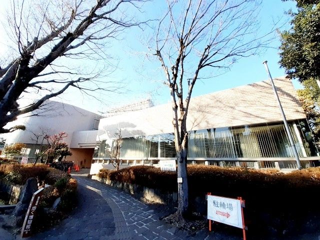 近くの富士宮市立中央図書館まで250m（徒歩4分）