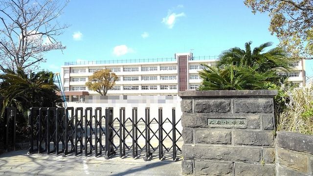 近くの大在小学校まで500m(徒歩7分)