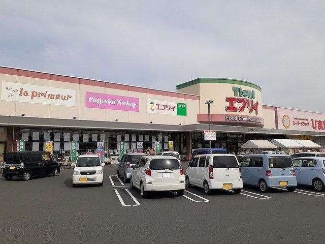近くのスーパーまで750m（徒歩10分）