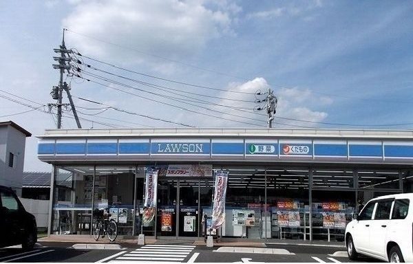 近くのコンビニまで800m（徒歩10分）