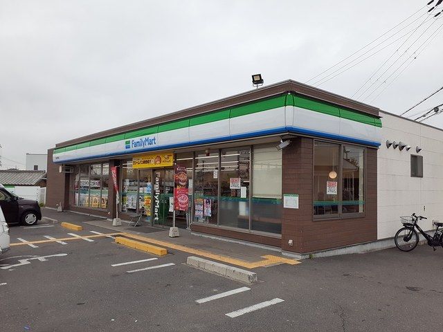 近くのコンビニまで762m（徒歩10分）