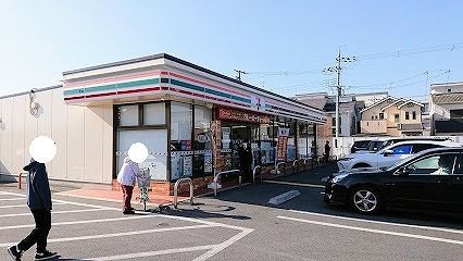 近くのコンビニまで650m（徒歩9分）